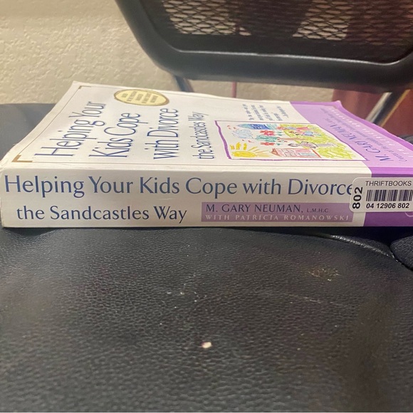 HELPING YOUR KIDS COPE WITH DIVORCE BOOK - Picture 4 of 13